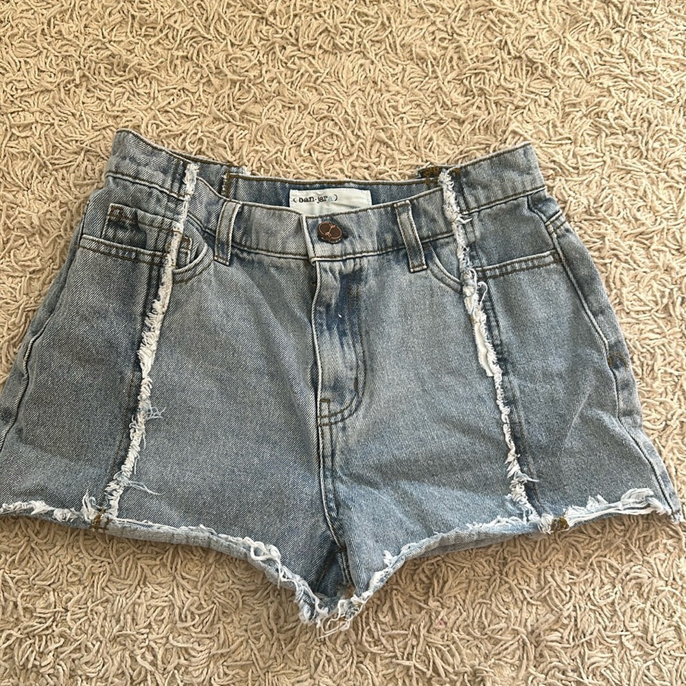 mid rise ban jara shorts, size 3